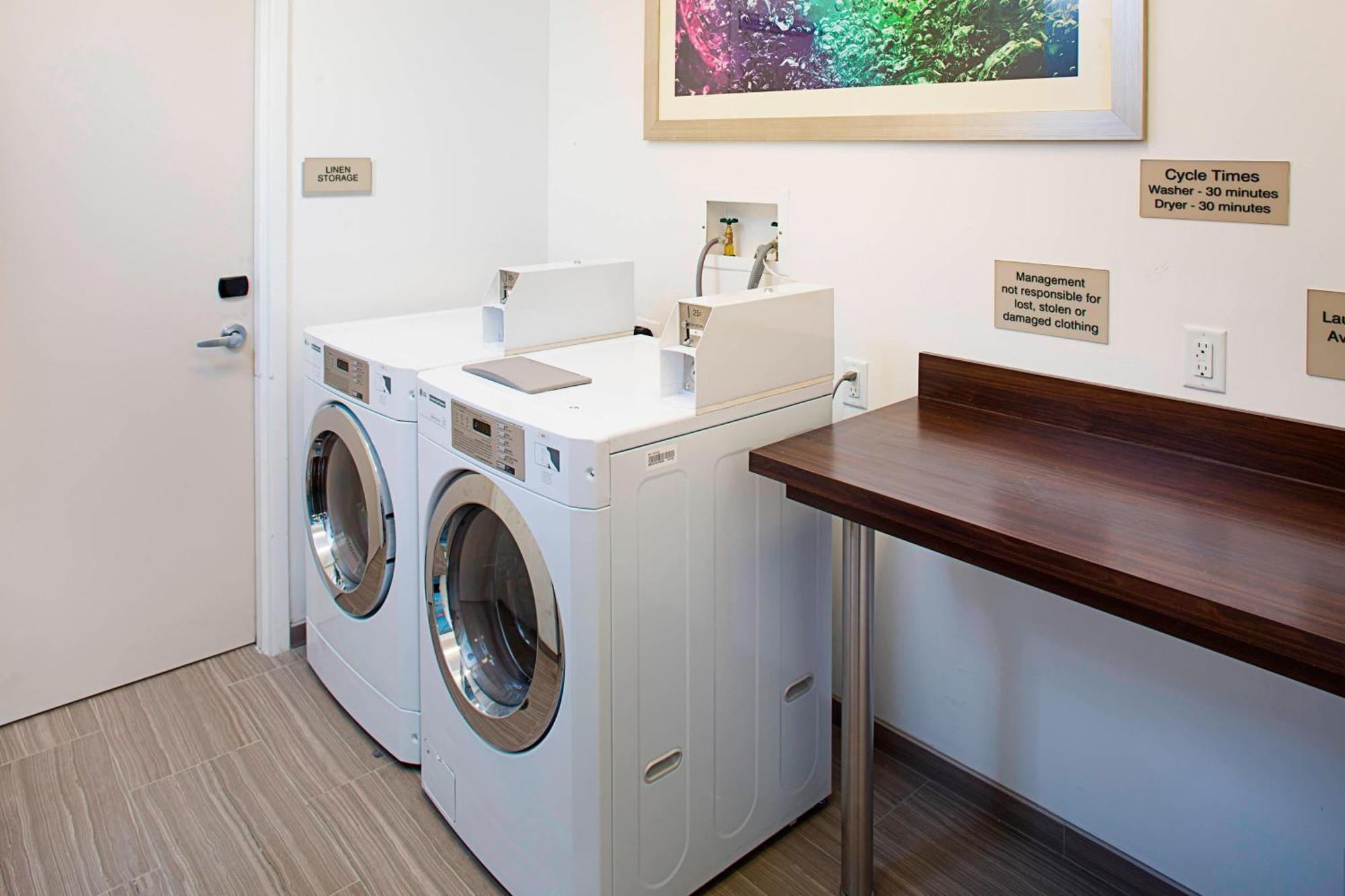 Springhill Suites By Marriott Carle Place Garden City Extérieur photo