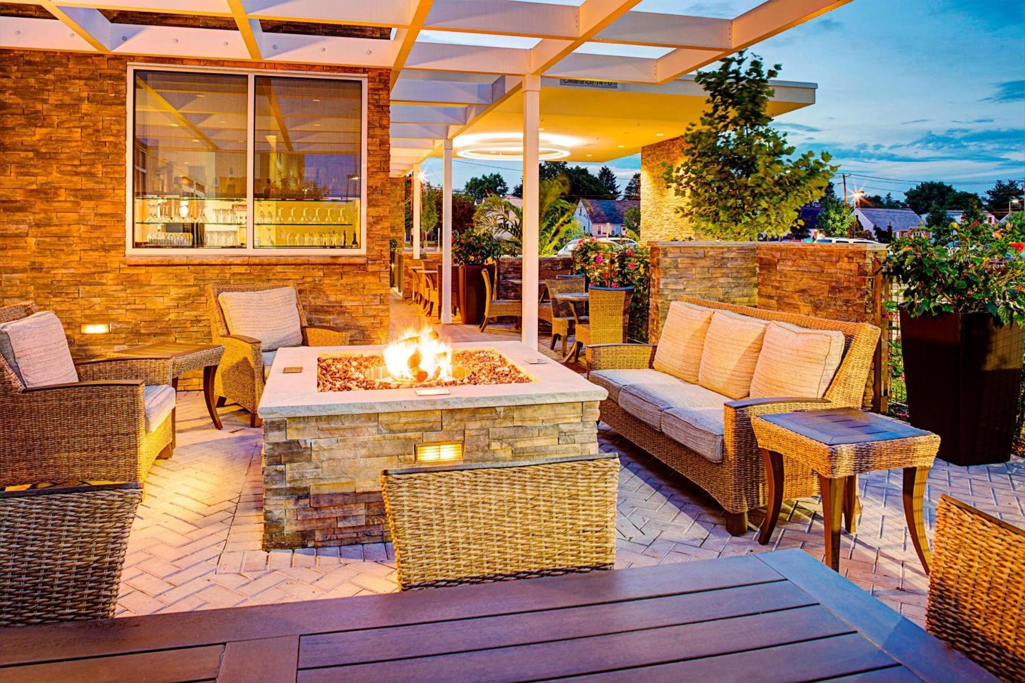 Springhill Suites By Marriott Carle Place Garden City Extérieur photo